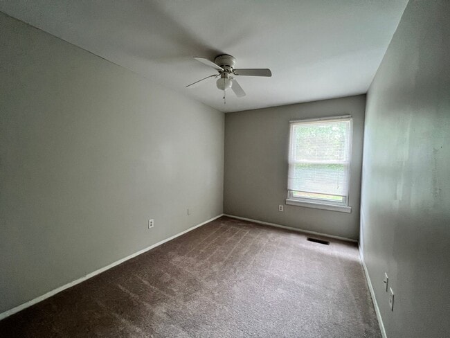 Building Photo - 3 bedroom Townhome in Portsmouth