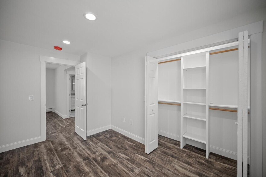 Building Photo - 5 Goulart Ave