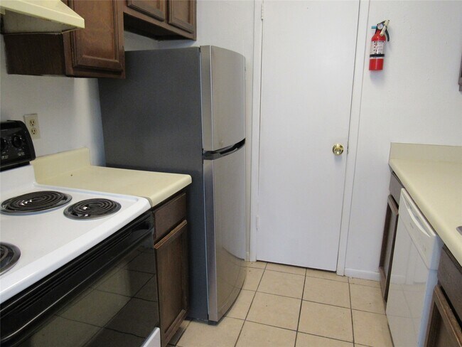 Building Photo - 17331 Red Oak Dr