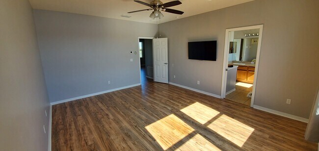 Building Photo - 811 Parker Den Dr