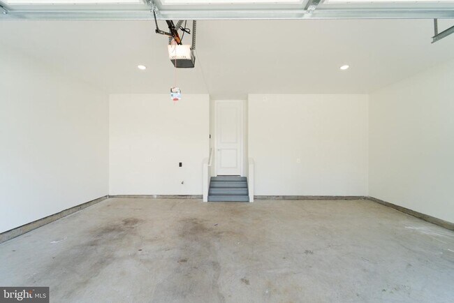 Building Photo - 41935 Spring Air Dr
