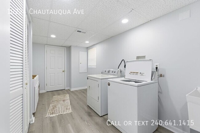 Building Photo - 10224 Chautauqua Ave