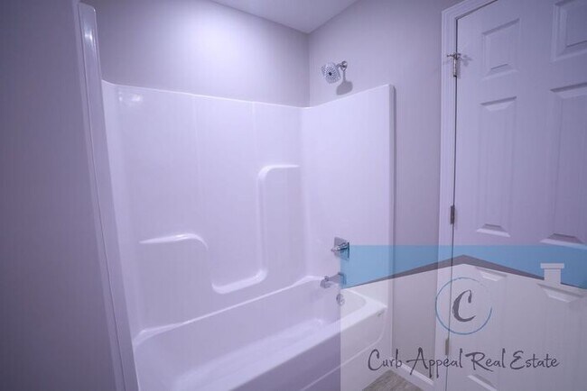 Building Photo - Beautiful 2 bed 2 bath duplex, includes washer and dryer - new construction!!