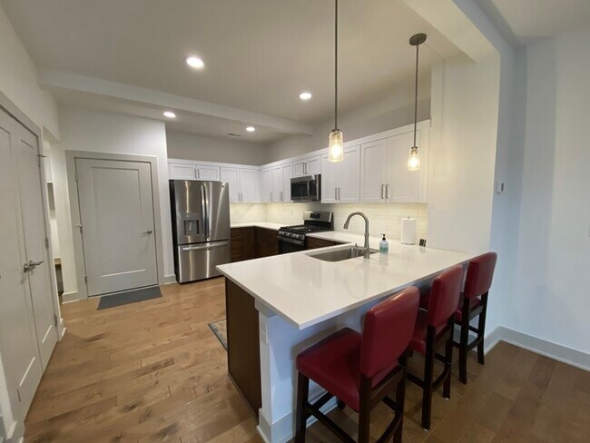 Building Photo - Beautiful Townhome for Rent