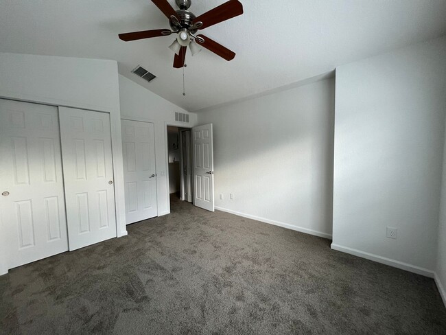 Building Photo - Beautiful 3 Bed 2 Bath with a Den Gated Co...