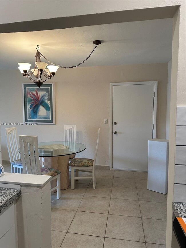 Building Photo - 9456 SW 77th Ave