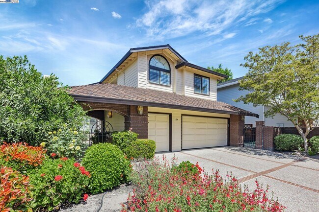 Primary Photo - 124 Birchbark Pl