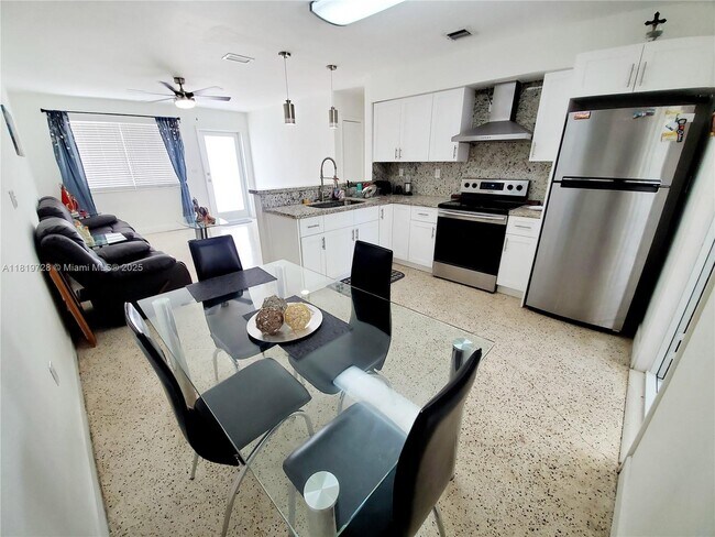 Building Photo - 55 SW 77th Ave