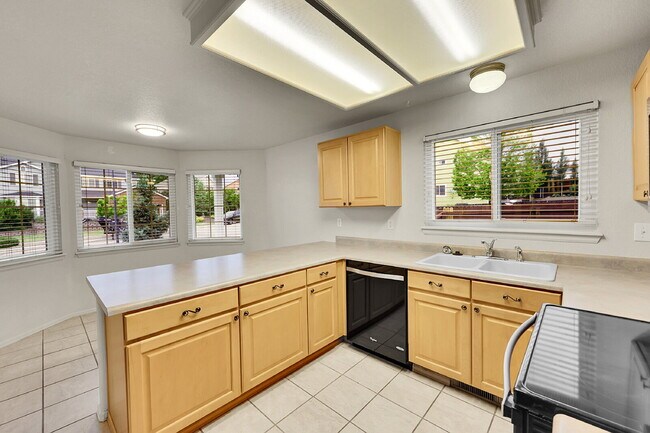 Building Photo - $2,800 - 4 Bed, 3.5 Bath Home in CO Spring...