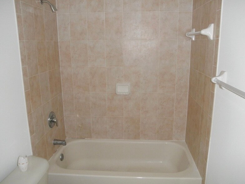 Building Photo - 2906 Shoma Dr