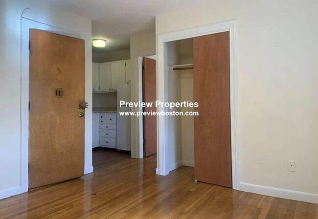 Building Photo - 180 N Beacon St