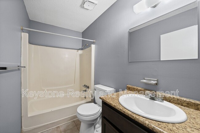 Building Photo - 1269 State Line Rd