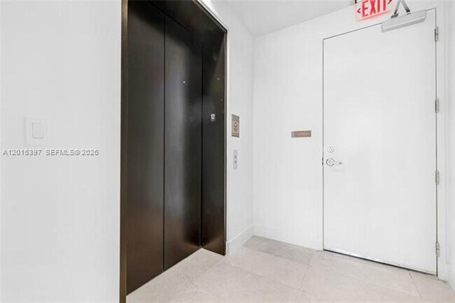 Building Photo - 175 SE 25th Rd