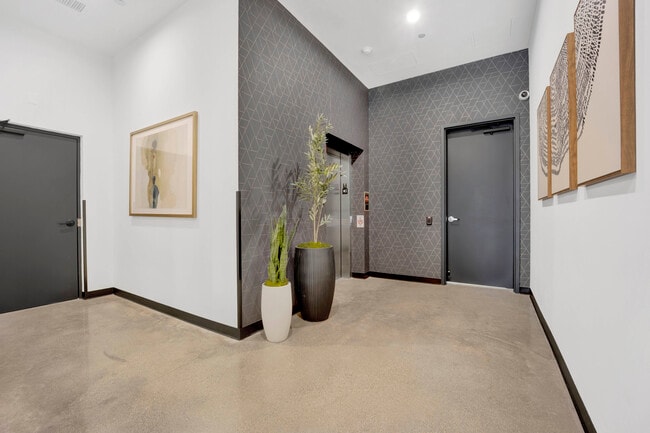 Building Photo - 1802 W Berenice Ave