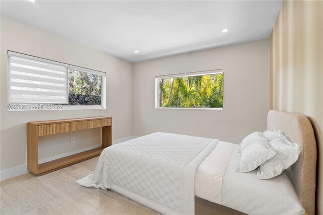 Building Photo - 1345 SW 14th Ave