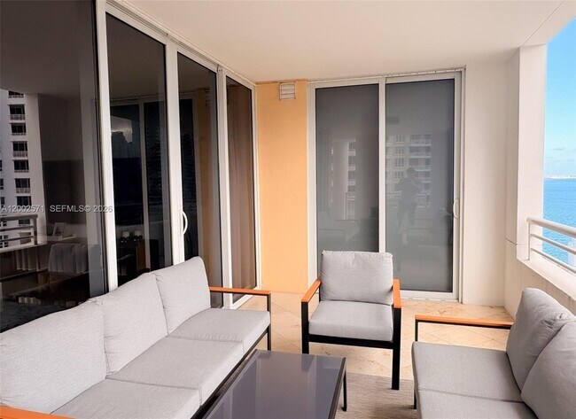 Building Photo - 848 Brickell Key Dr