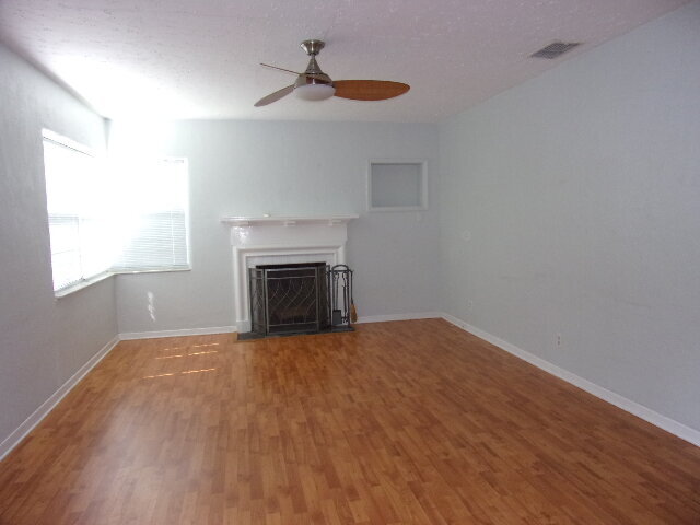 Building Photo - Walk to Lake Hollingsworth...Available Now
