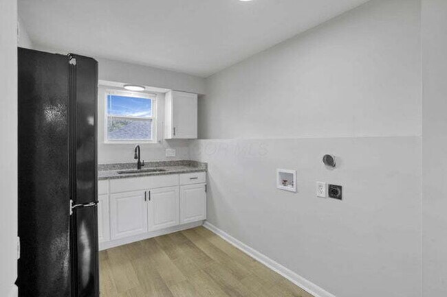Building Photo - Charming 1BD/1BA Near Downtown Columbus — Minutes to German Village