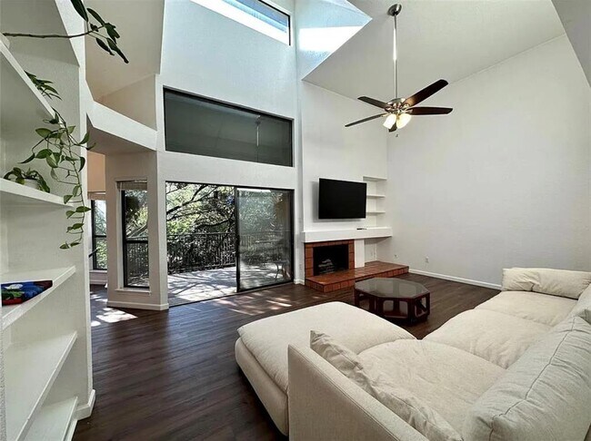 Building Photo - 4711 Spicewood Springs Rd