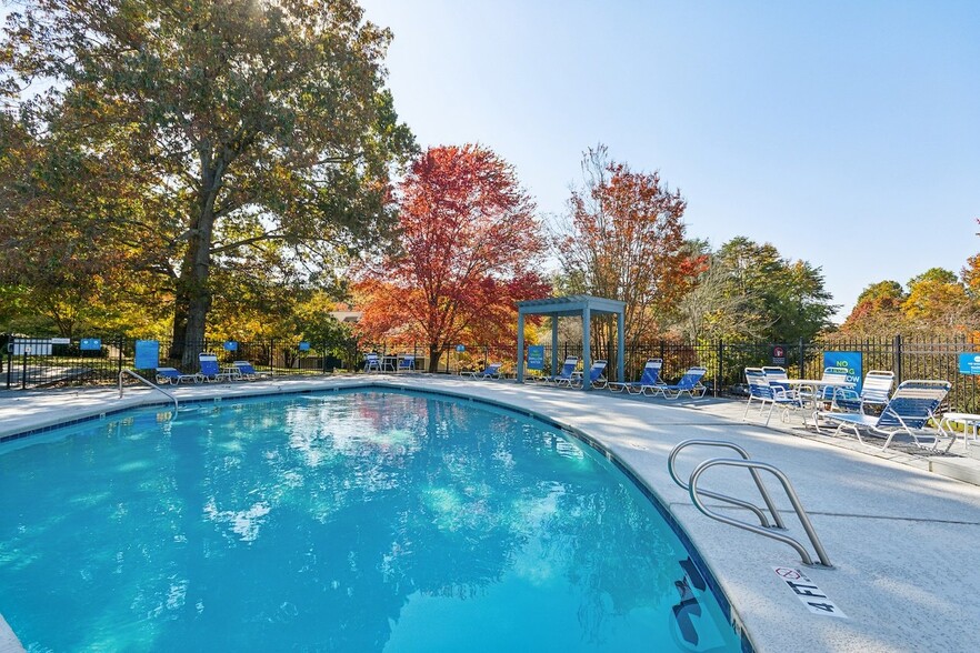 Building Photo - Terrace Oaks