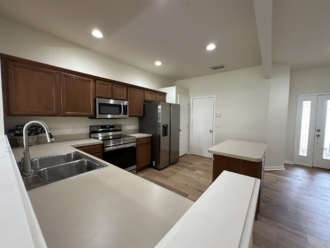 Building Photo - "Spacious 3-Bed Townhouse with 2.5 Baths in Beautiful Bradenton!"