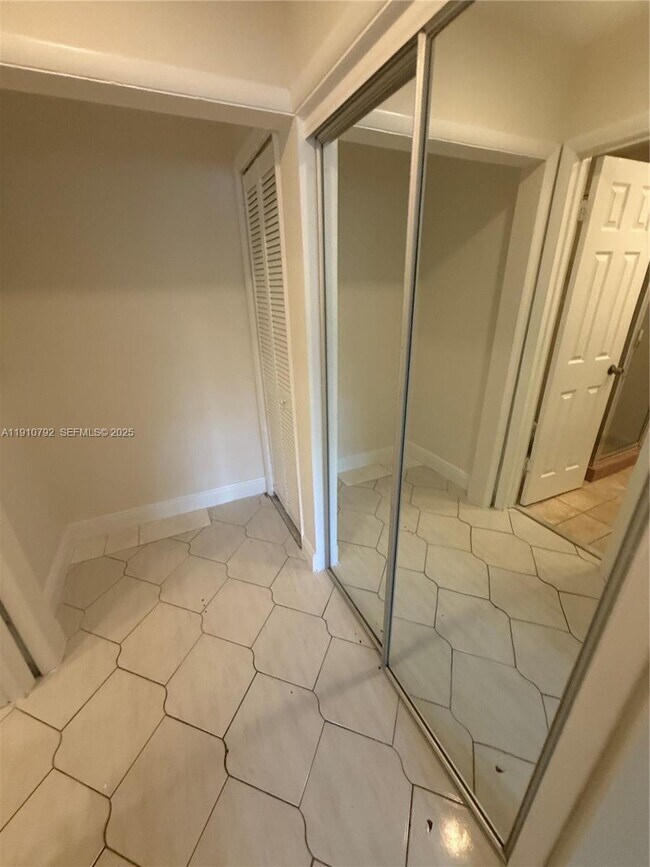 Building Photo - 1540 NE 191st St