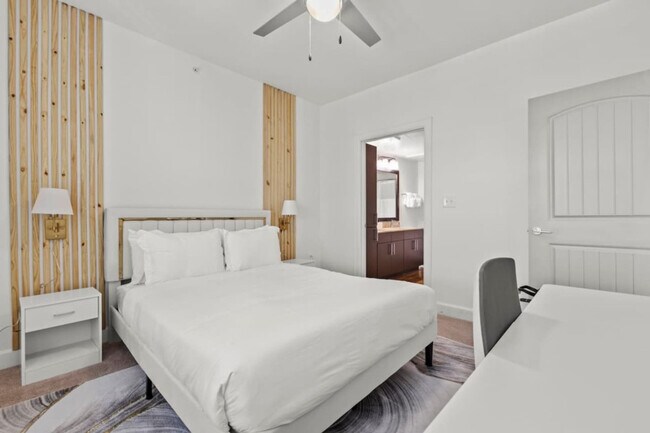 Building Photo - 5250 Town and Country Blvd