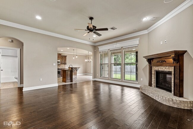 Building Photo - Beautiful 3 bedrooms 2 bathrooms In South ...