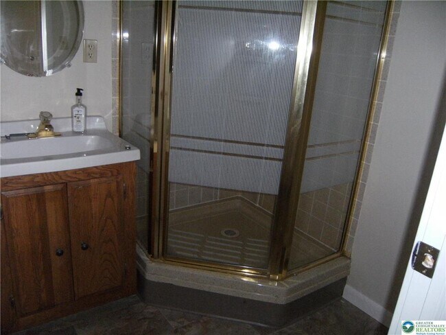 Building Photo - 174 Springhouse Rd