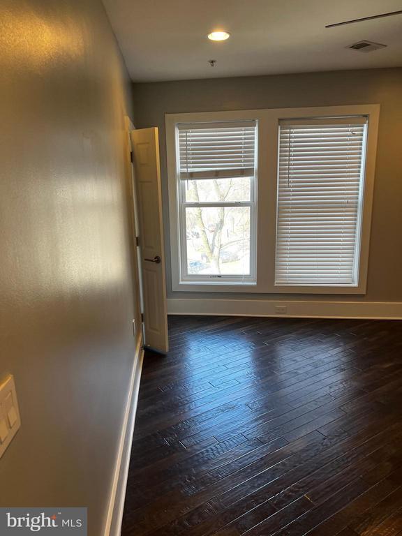 Building Photo - 1220 19th St NE