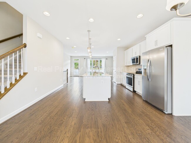 Building Photo - 3483 Monterey Dr