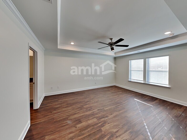 Building Photo - 15724 Thomas Rd