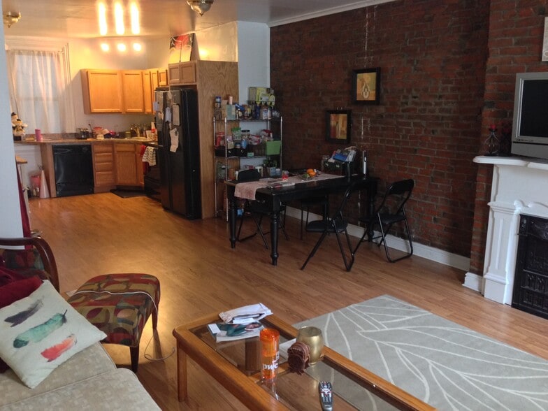 Building Photo - 147 S 16th St