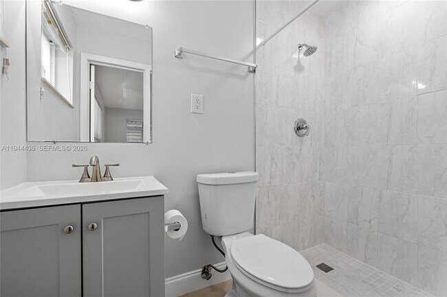 Building Photo - 1472 NE 62nd St