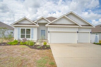 Building Photo - Deer Run 4BR/3BA Home – Solar, Community Pool & ½ Deposit for Active Military