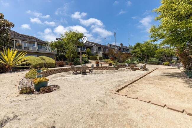 Building Photo - 6667 La Jolla Scenic S Dr