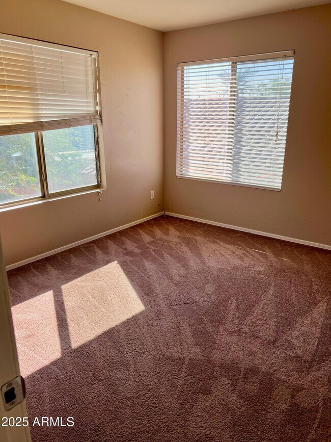 Building Photo - 13007 W Mandalay Ln