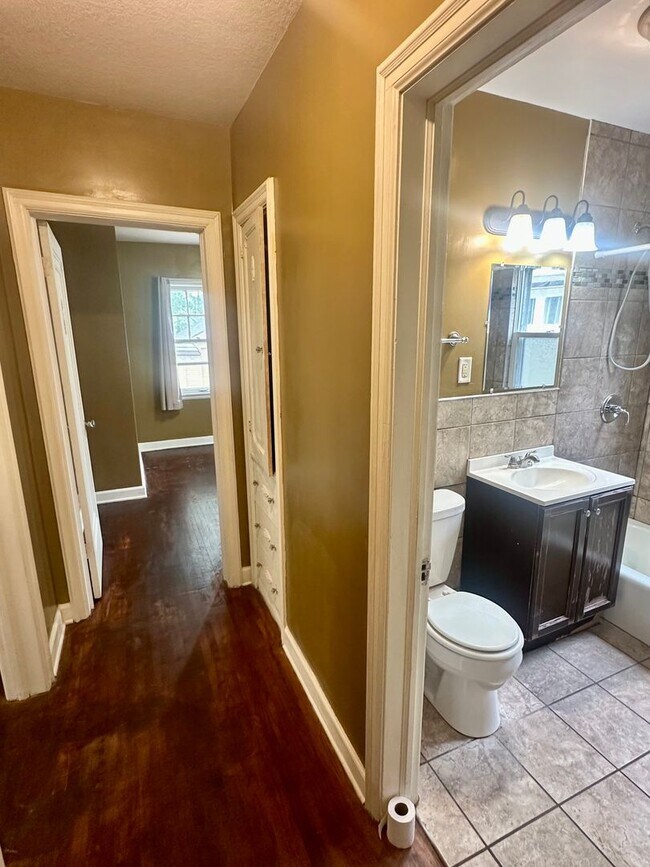 Building Photo - Charming 3 Bedroom Single Family Home Available Now!!