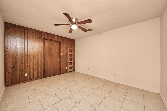 Building Photo - 9126 Willow Meadow Dr