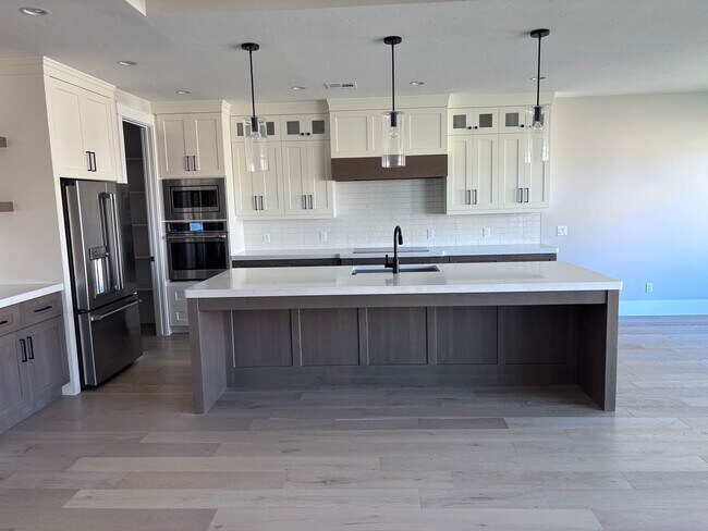 Building Photo - Wonderful single story 4 bed | 3 Bath | 2 Car Garage off Washington Dam Rd with Hot Tub