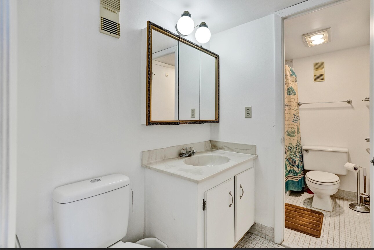 Building Photo - 1200 Saint Charles Pl