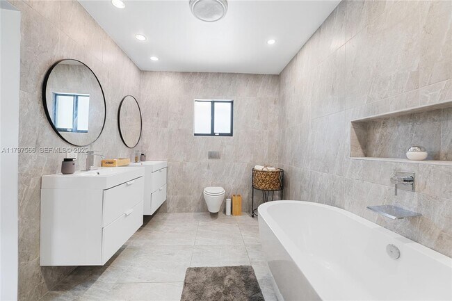 Building Photo - 20375 NE 22nd Pl