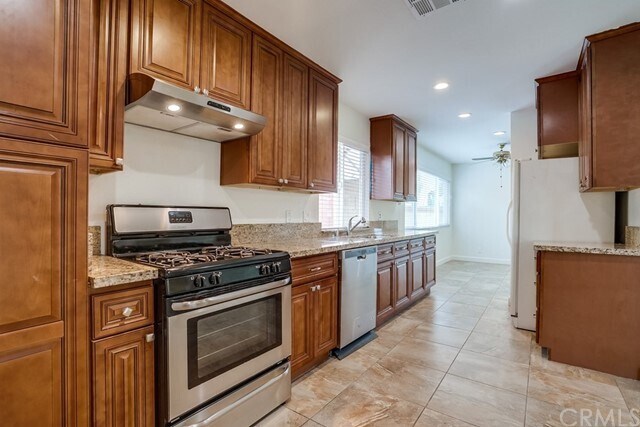 Building Photo - 650 W Florence Ave