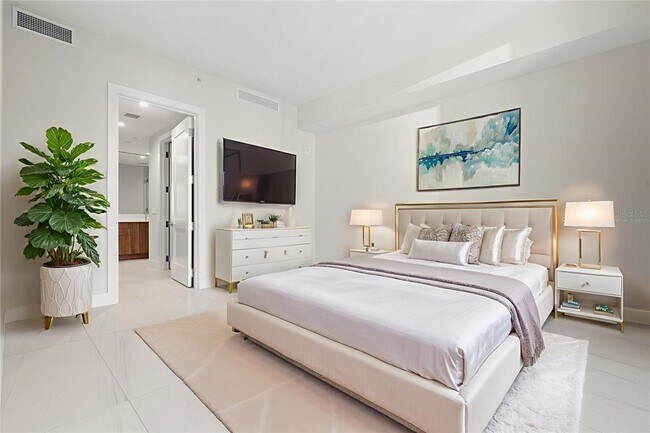 Building Photo - 275 1st Ave S