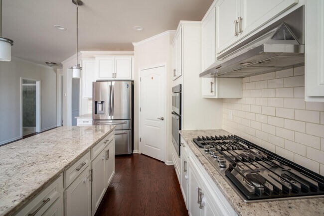 Building Photo - 2825 Dillon Dr