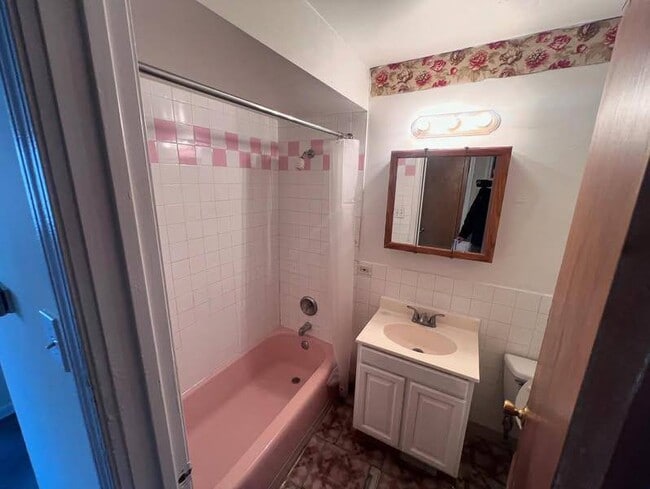 Building Photo - 3133 48th Ct