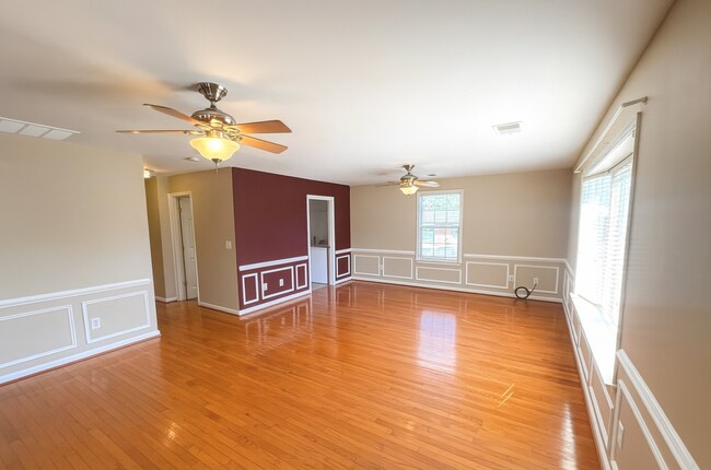 Building Photo - 42802 Higgs Ln