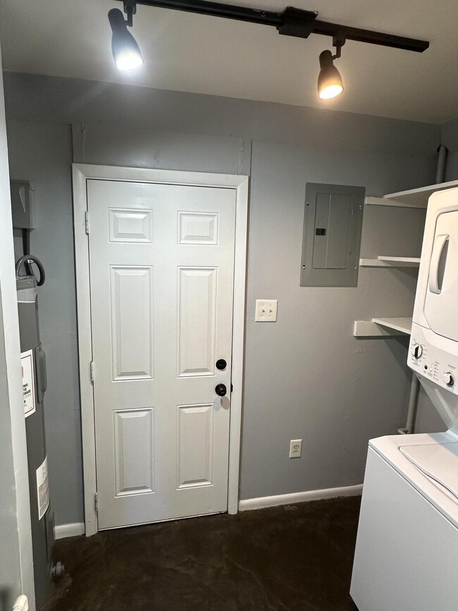 Building Photo - 705 Wilkinson Blvd