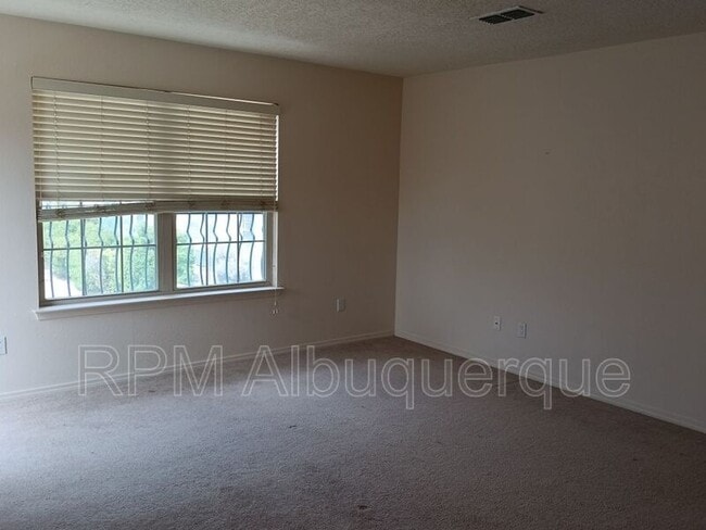 Building Photo - 7100 Alexandria Dr NE