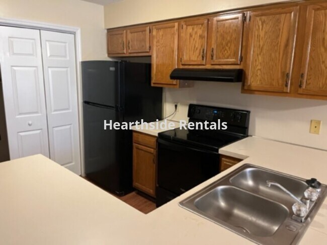 Building Photo - **2 Bedroom 2 Bath Upstairs Condo Centrall...